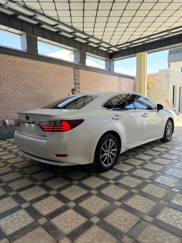 Lexus ES series 2016 · 2.5 AT