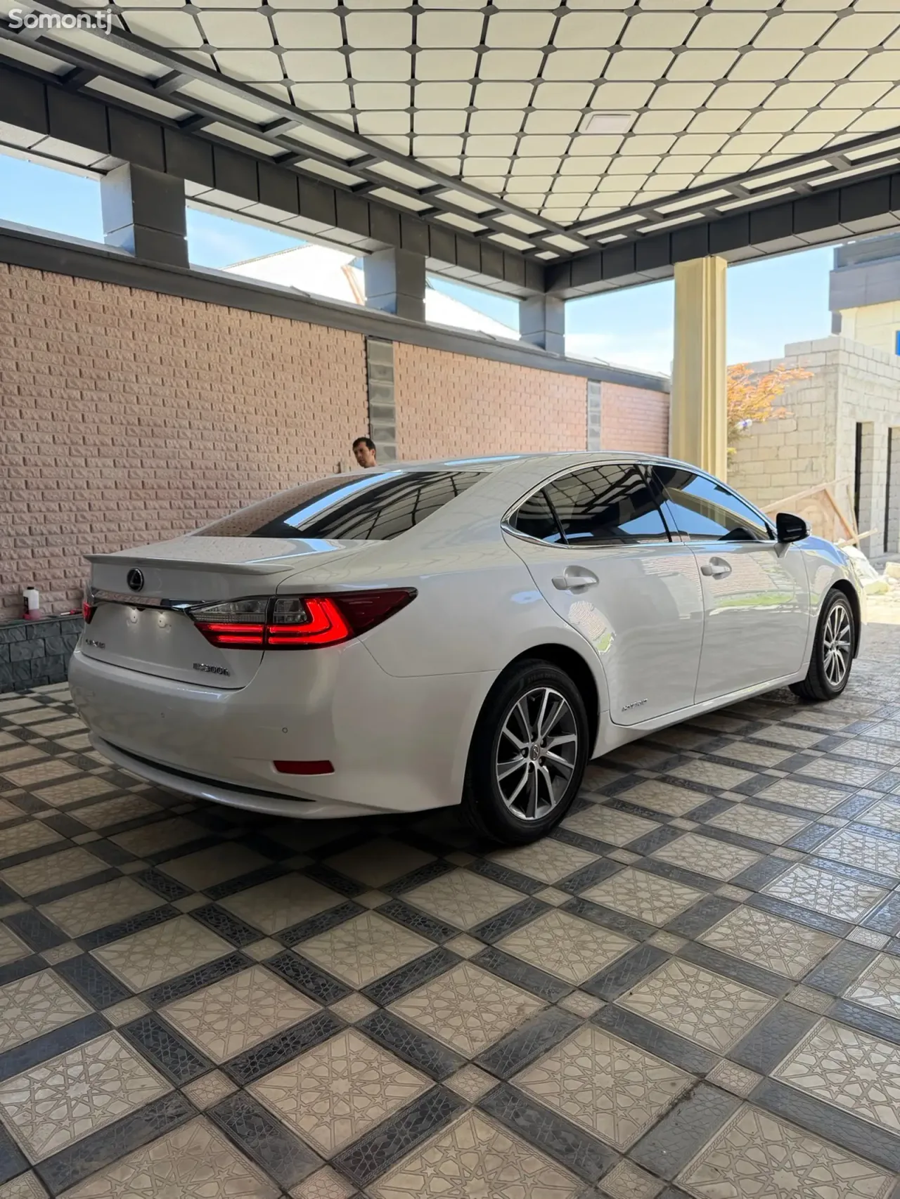 Lexus ES series 2016 · 2.5 AT