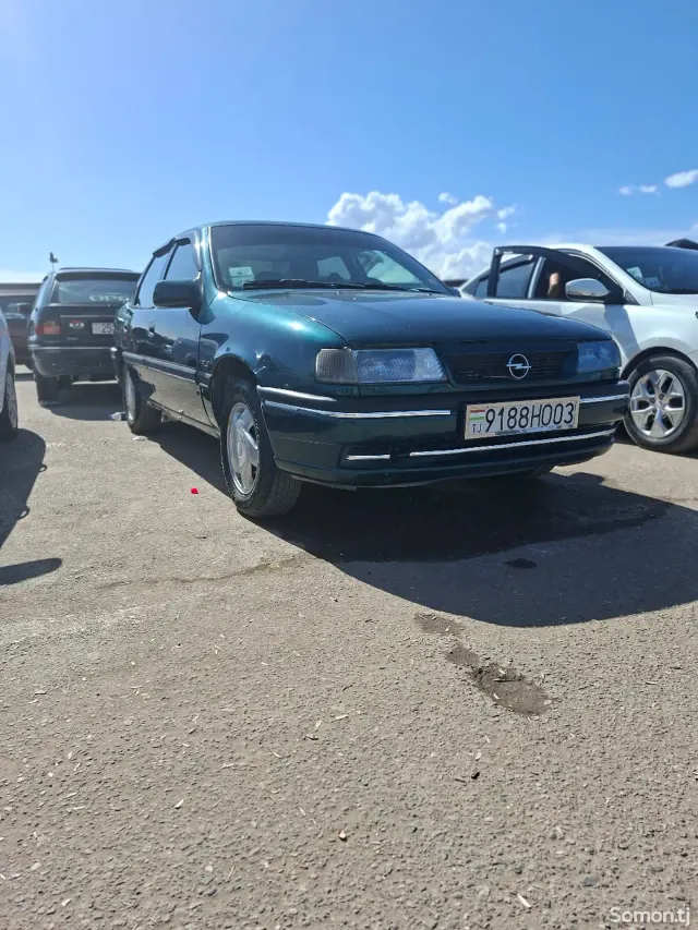 Opel Vectra A 1993 · 1.6 MT