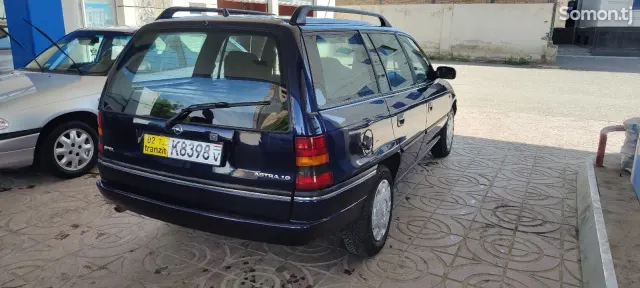 Opel Astra F 1998 · 1.6 MT