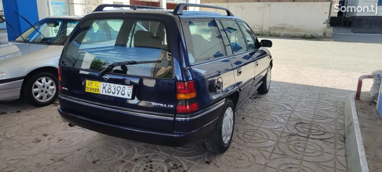 Opel Astra F 1998 · 1.6 MT