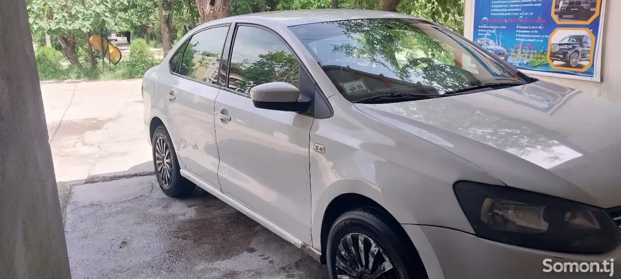Volkswagen Polo 2014 · 1.6 MT
