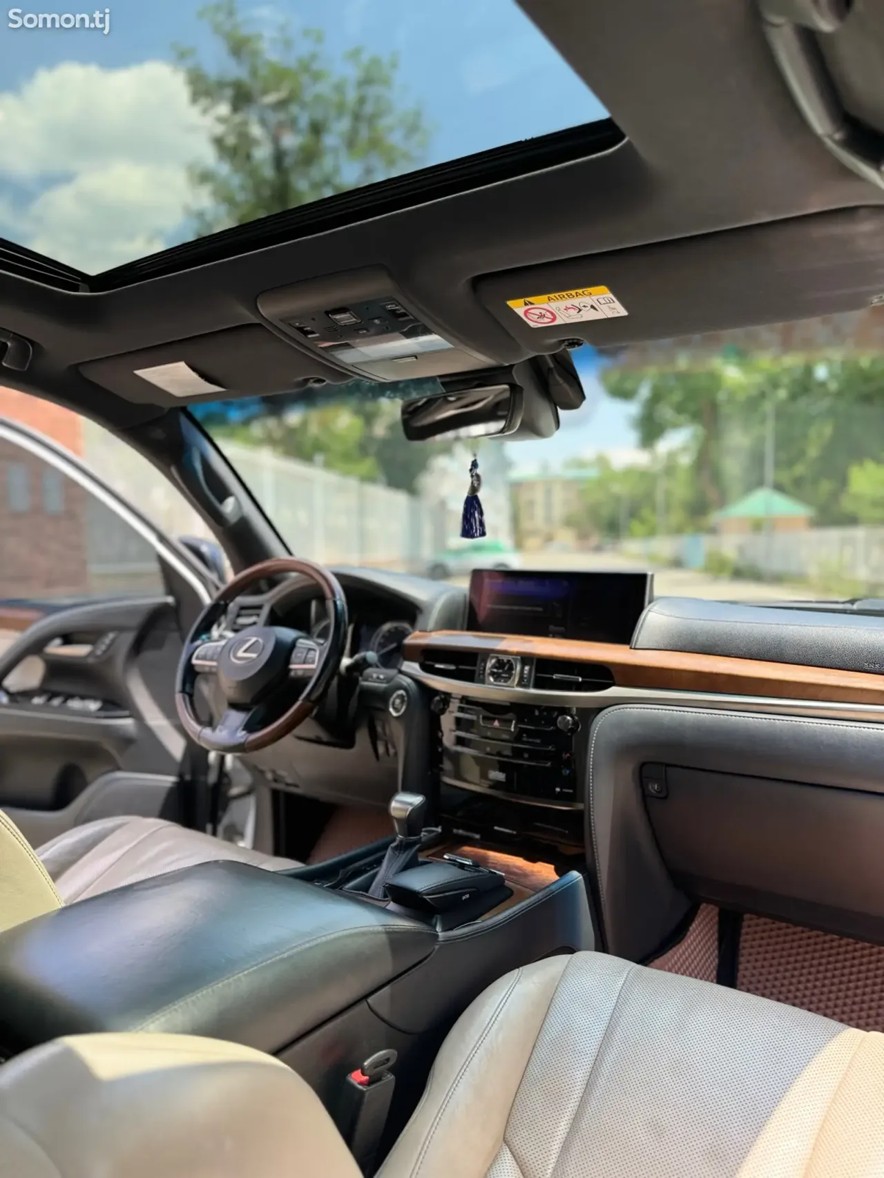 Lexus LX series 2018 · 5.7 AT