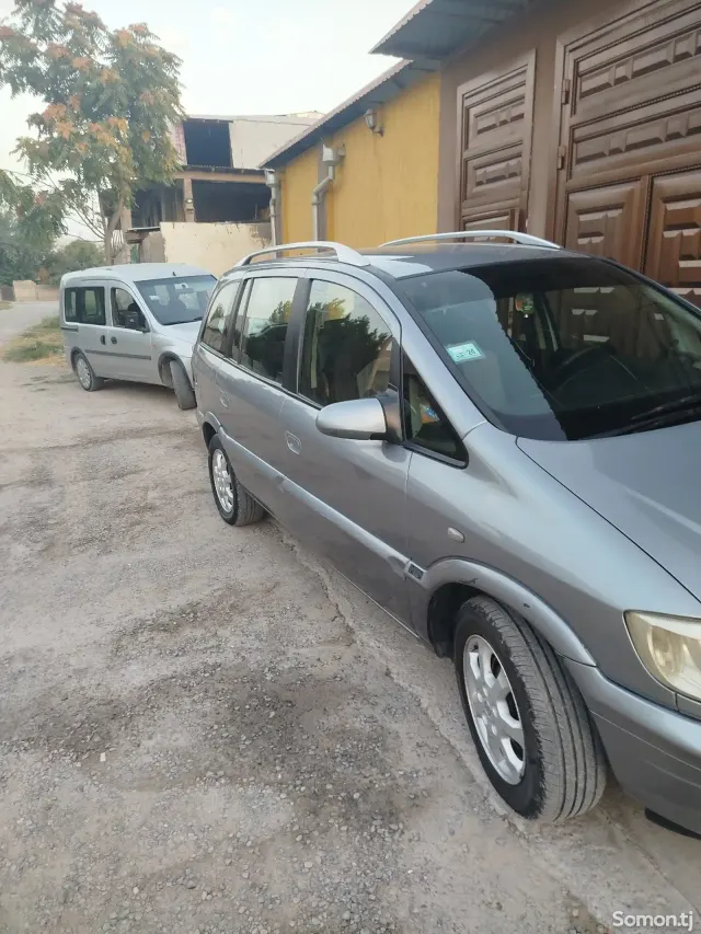 Opel Zafira 2003 · 1.8 MT