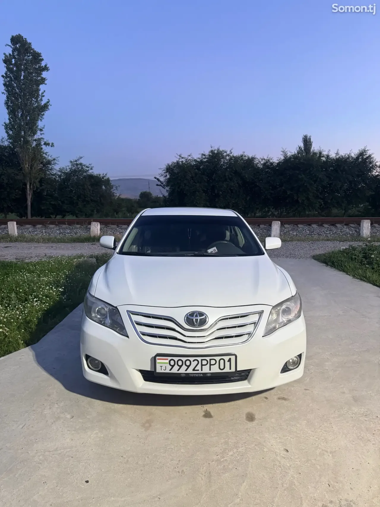 Toyota Camry 2010 · AT