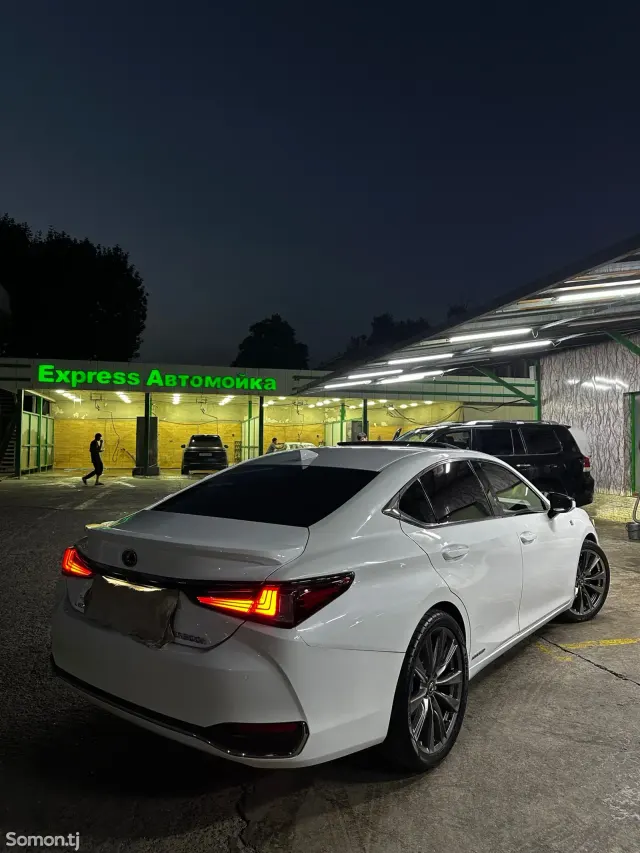 Lexus ES series 2019 · 3.0 AT