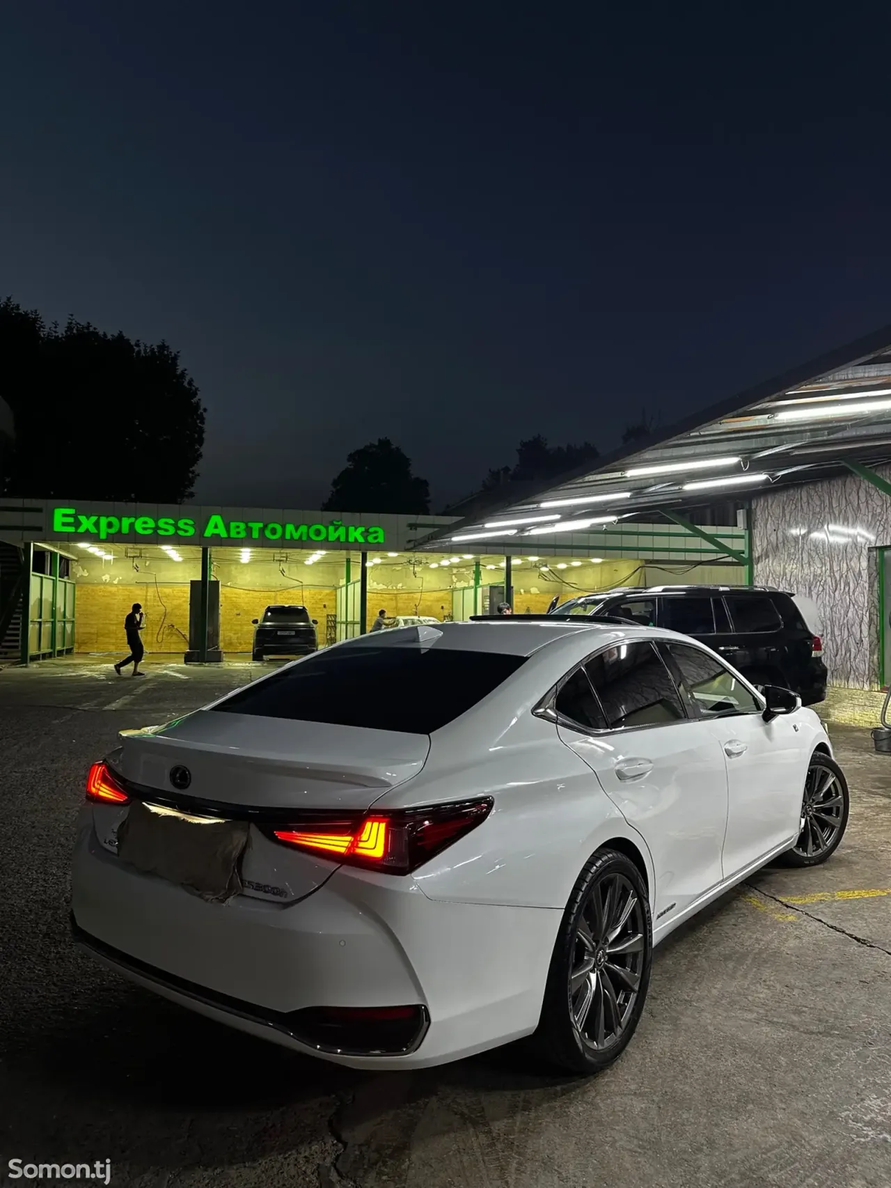 Lexus ES series 2019 · 3.0 AT