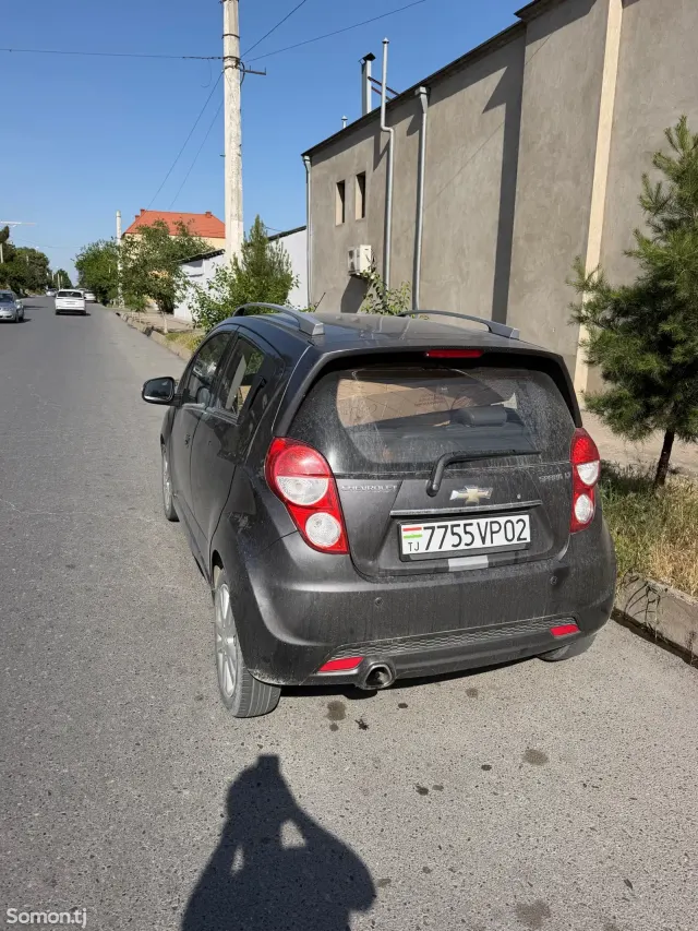 Chevrolet Spark 2014 · 1.0 AT