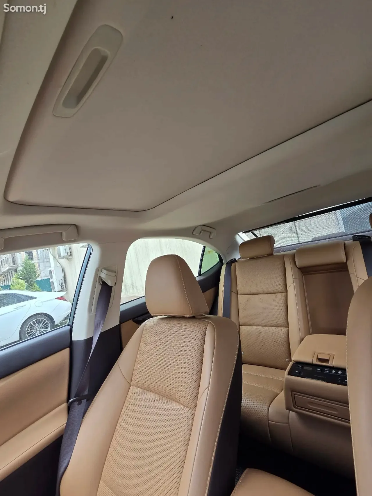 Lexus ES series 2016 · 2.5 AT