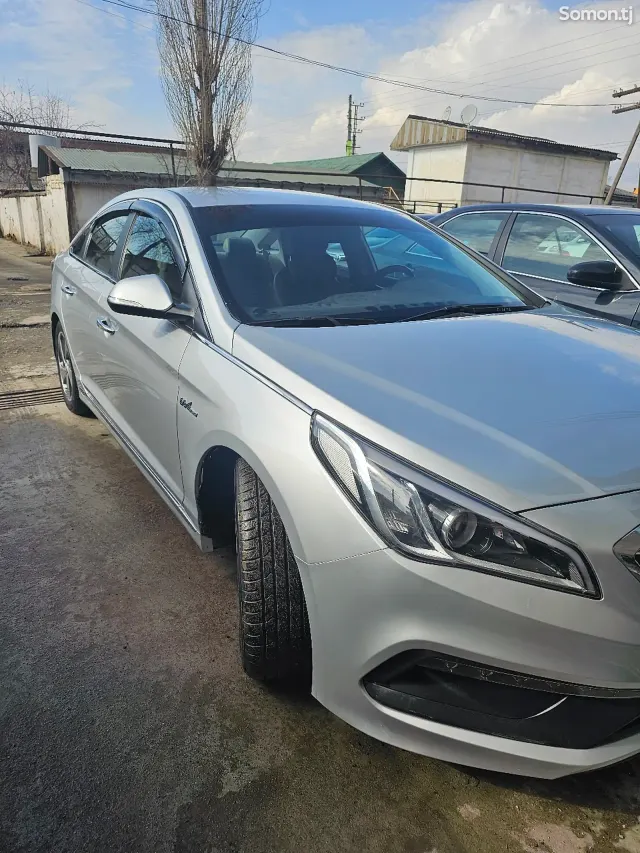 Hyundai Sonata 2015 · 2.0 AT