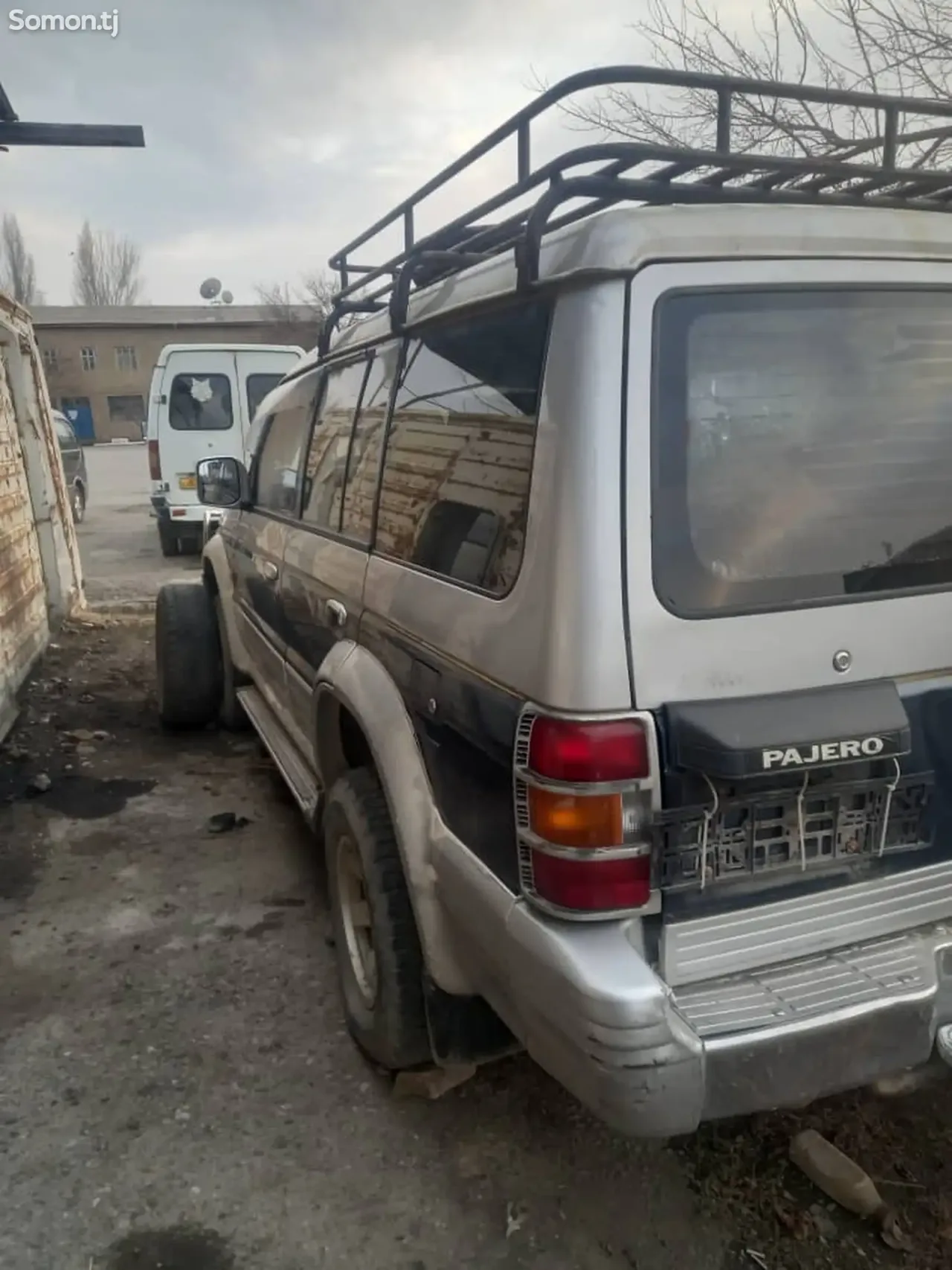 Mitsubishi Pajero 1991 · 2.2 AT