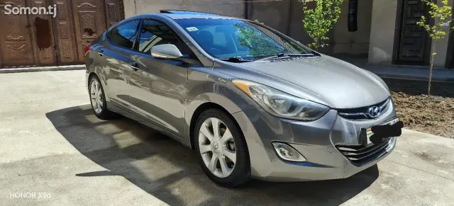 Hyundai Elantra 2013 · 1.8 AT