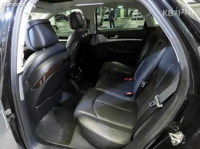 Audi A8 2015 · 4.2 AT