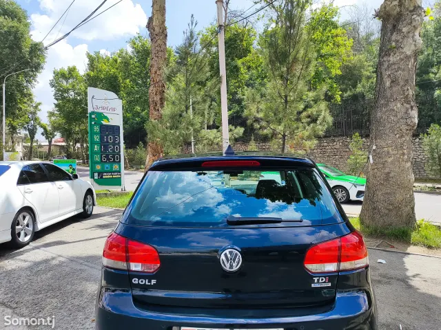 Volkswagen Golf 2011 · 1.6 AT