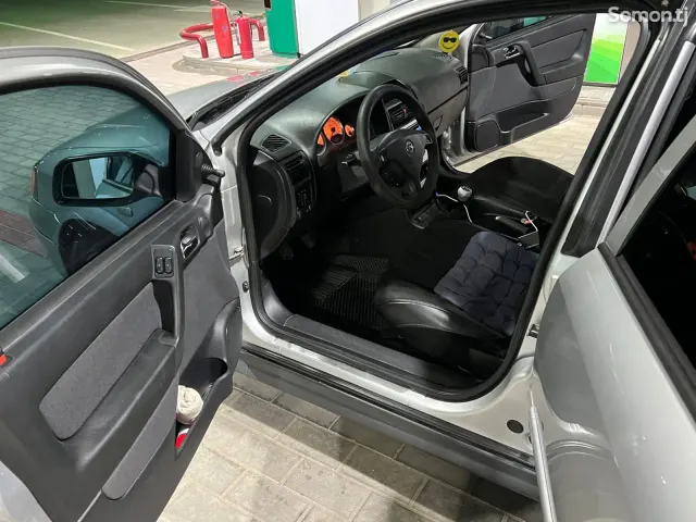 Opel Astra G 2003 · 2.2 MT