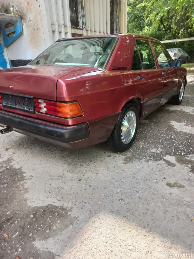 Mercedes-Benz W201 1992 · 2.0 MT