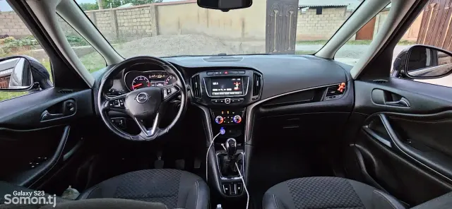 Opel Zafira 2017 · 1.4 MT