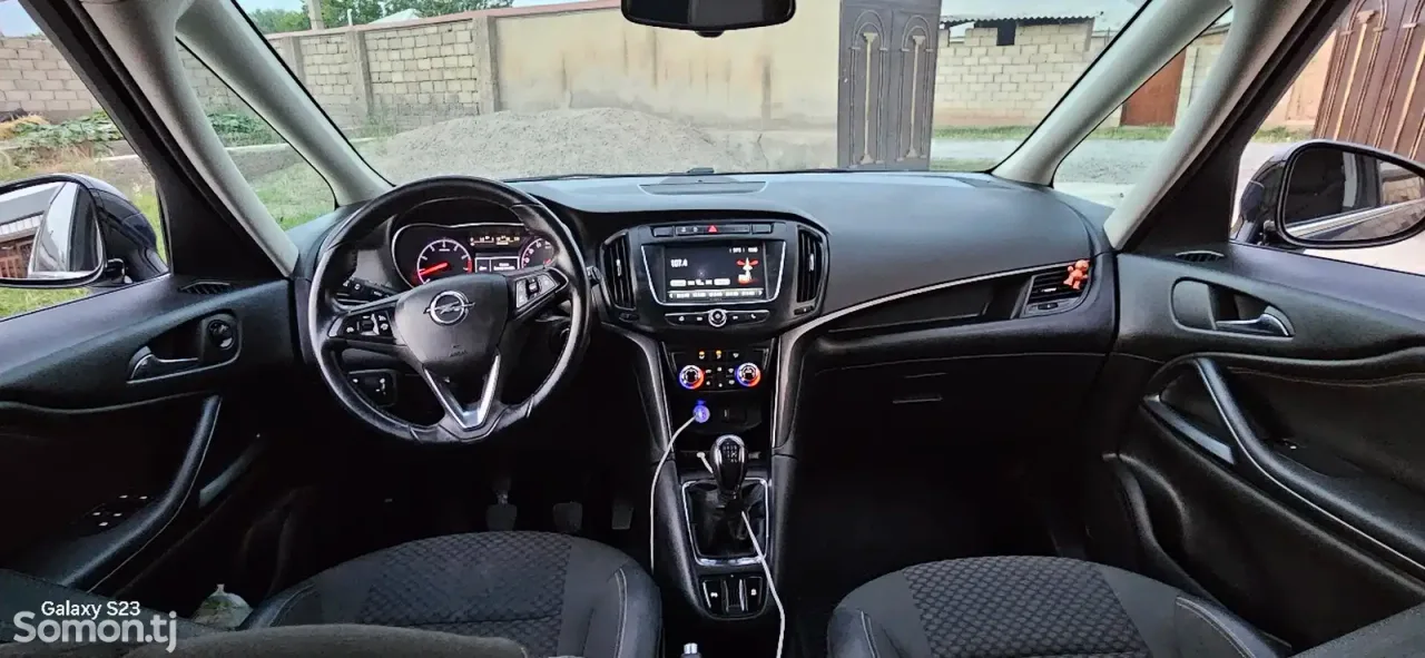 Opel Zafira 2017 · 1.4 MT
