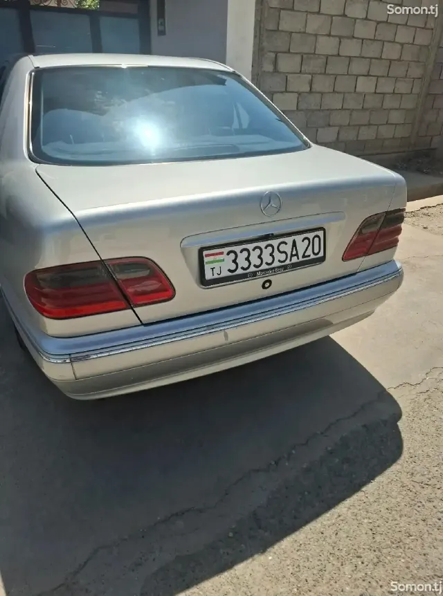 Mercedes-Benz E class 2000 · 2.4 AT