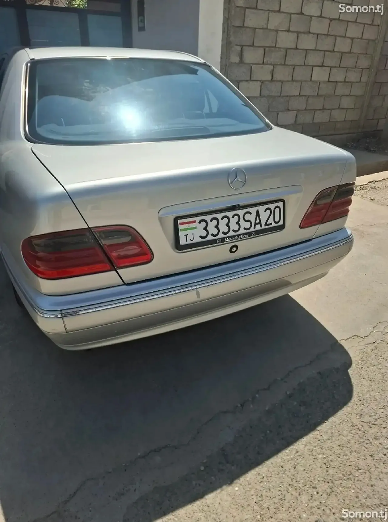 Mercedes-Benz E class 2000 · 2.4 AT