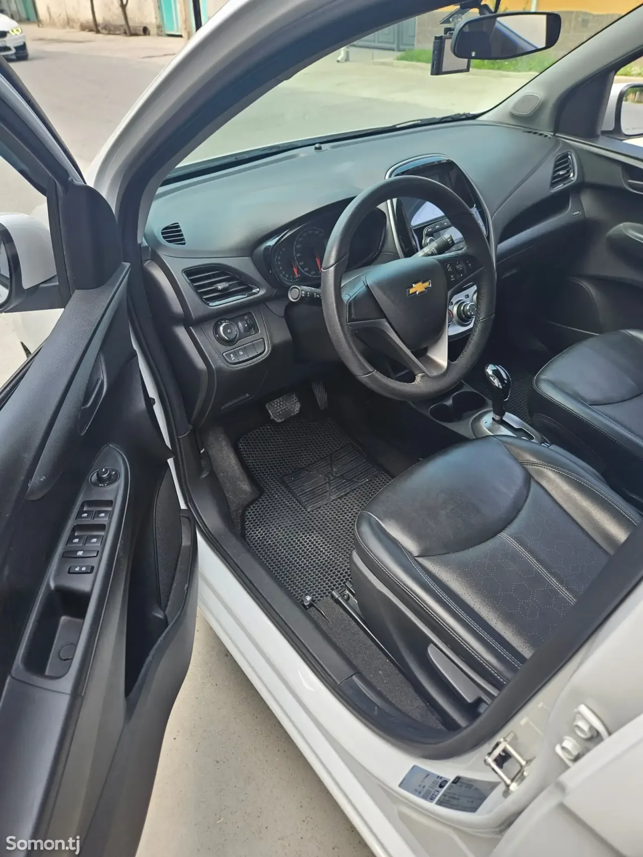 Chevrolet Spark 2018 · 1.1 AT