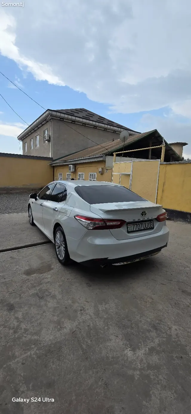 Toyota Camry 2018 · 2.5 AT