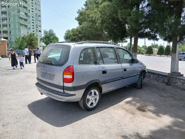 Opel Zafira 2002 · 2.2 MT