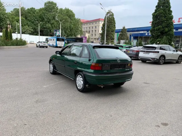 Opel Astra F 1998 · 1.6 AT