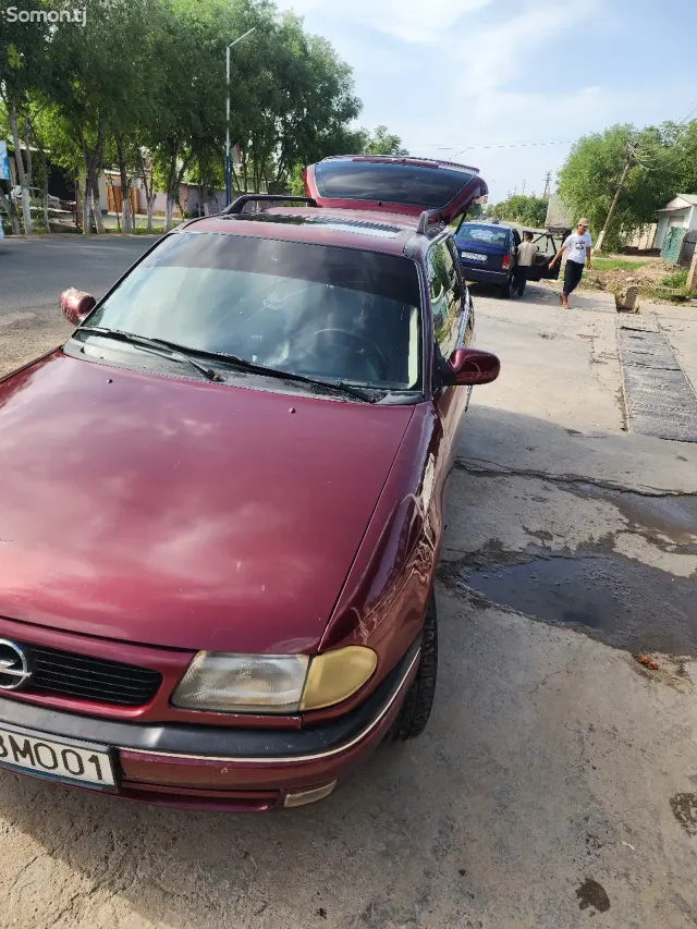 Opel Astra F 1995 · 1.6 MT