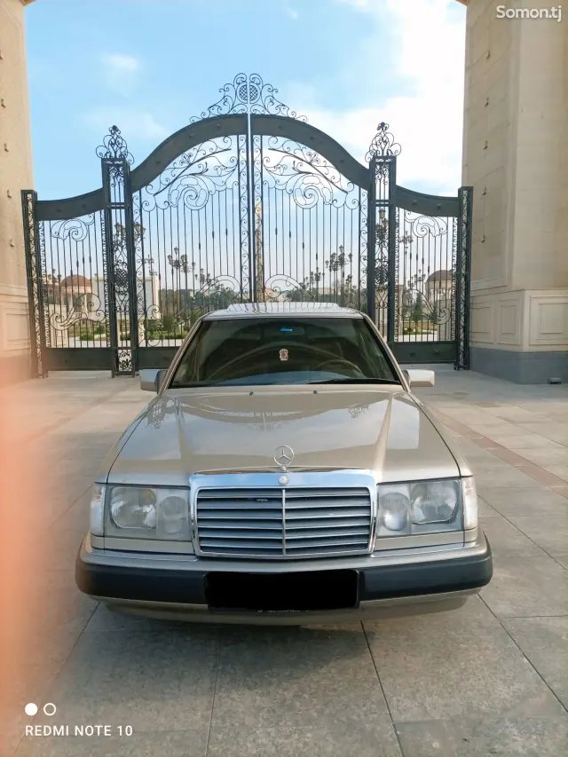 Mercedes-Benz W124 1990 · 2.0 MT