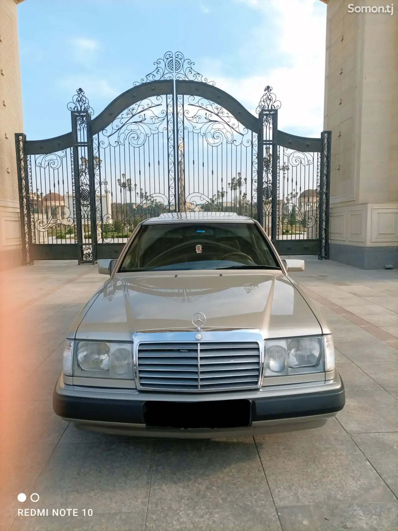 Mercedes-Benz W124 1990 · 2.0 MT