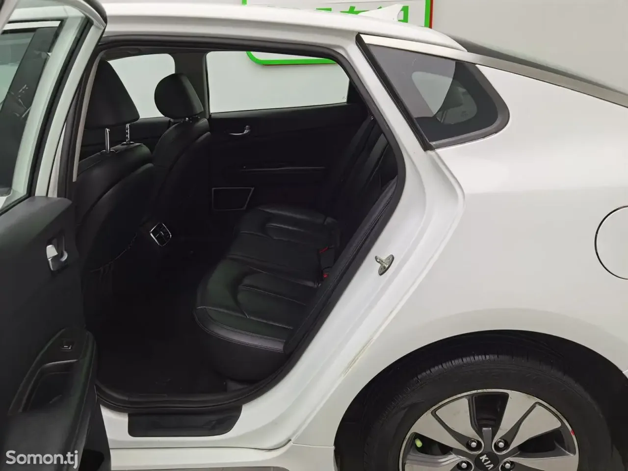 Kia K5 2016 · 1.6 AT
