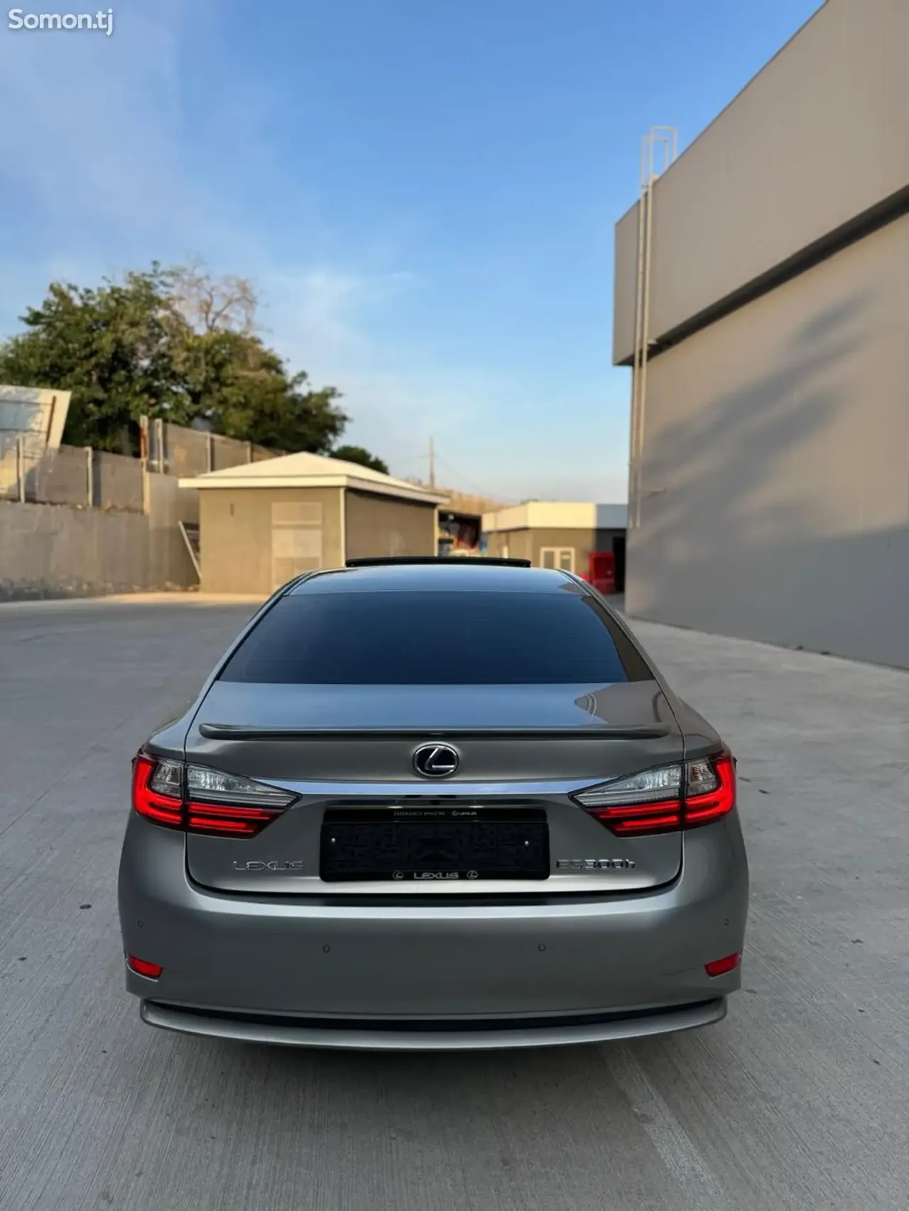 Lexus ES series 2016 · 2.5 AT