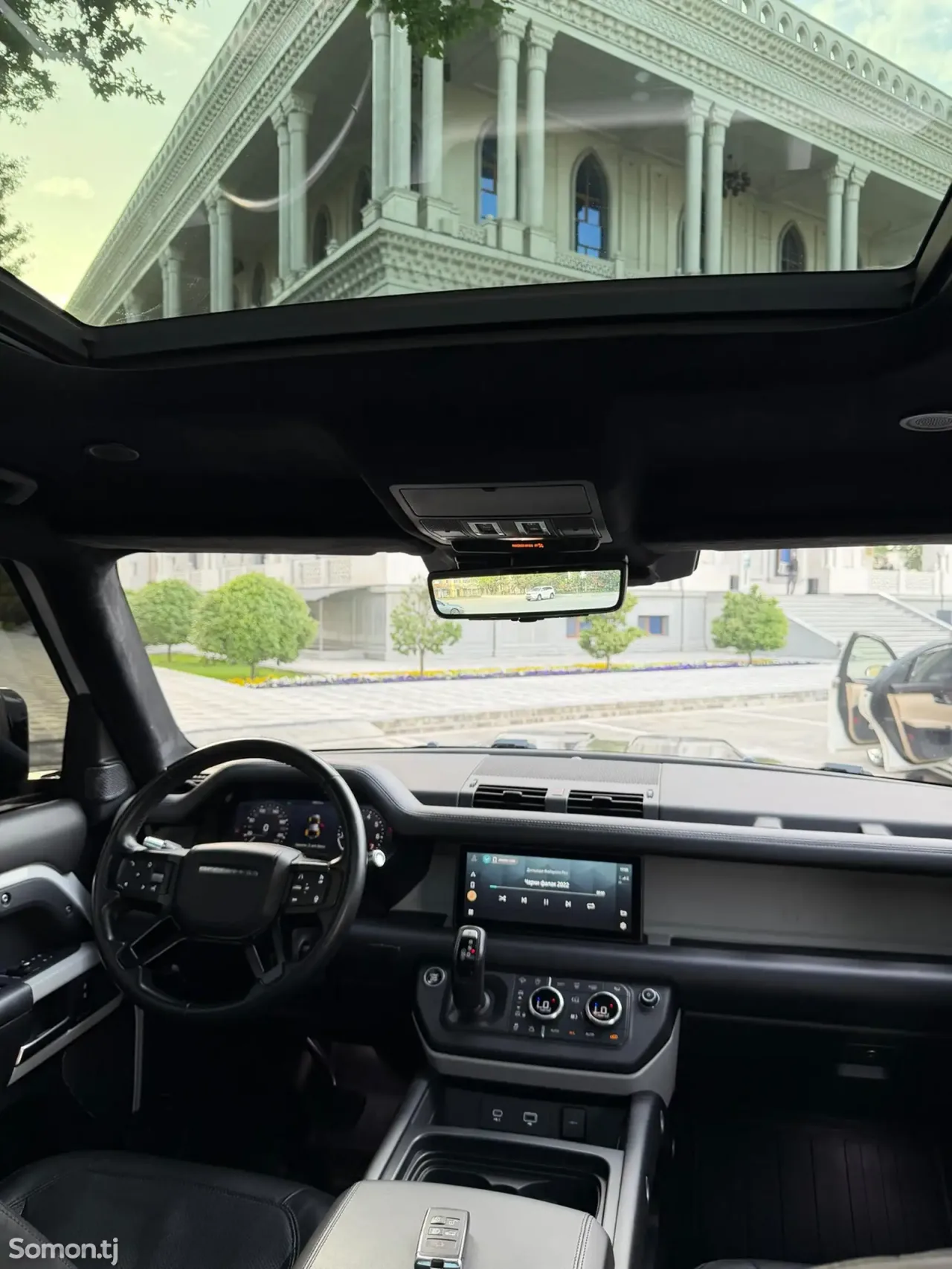 Land Rover Defender 2021 · 3.0 AT