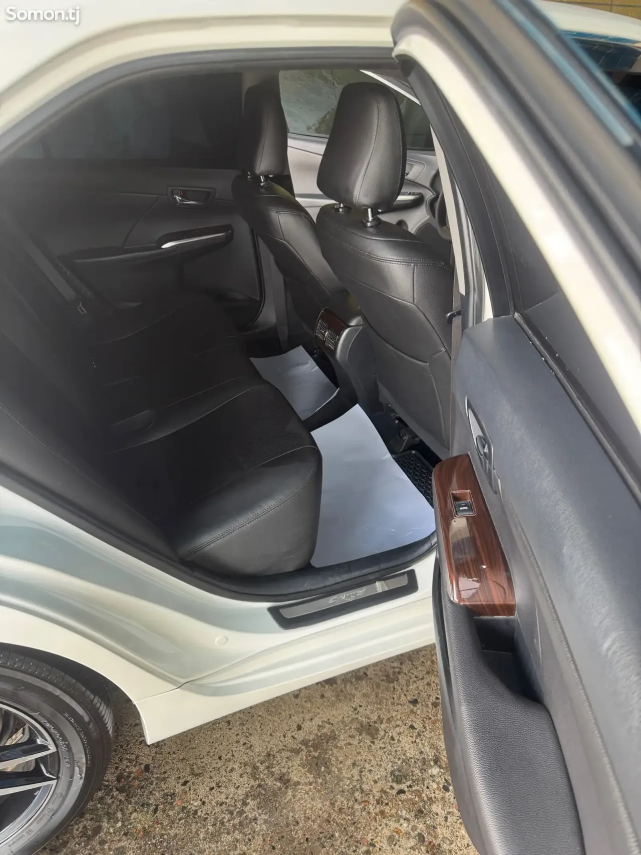 Toyota Camry 2015 · 2.5 AT