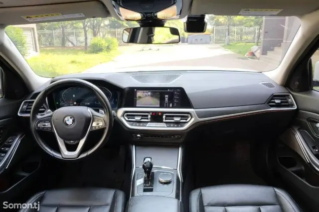 BMW 3 series 2019 · 2.0 AT