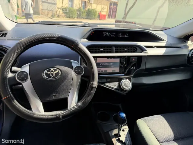 Toyota Aqua 2015 · 1.5 AT