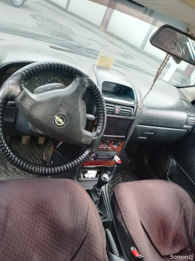 Opel Astra G 1998 · 1.6 MT