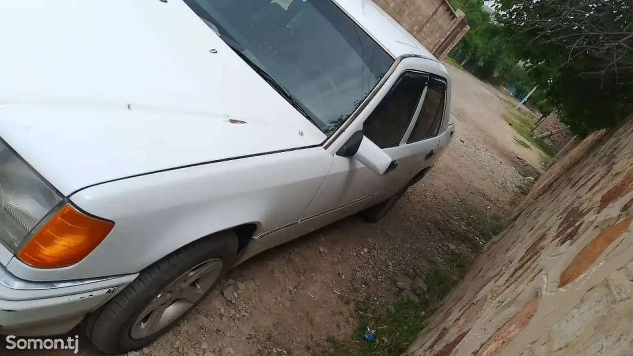 Mercedes-Benz W124 1992 · 2.0 MT