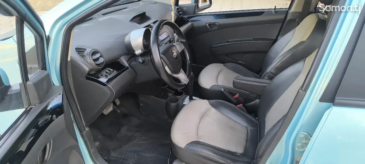Chevrolet Spark 2010 · 1.1 AT