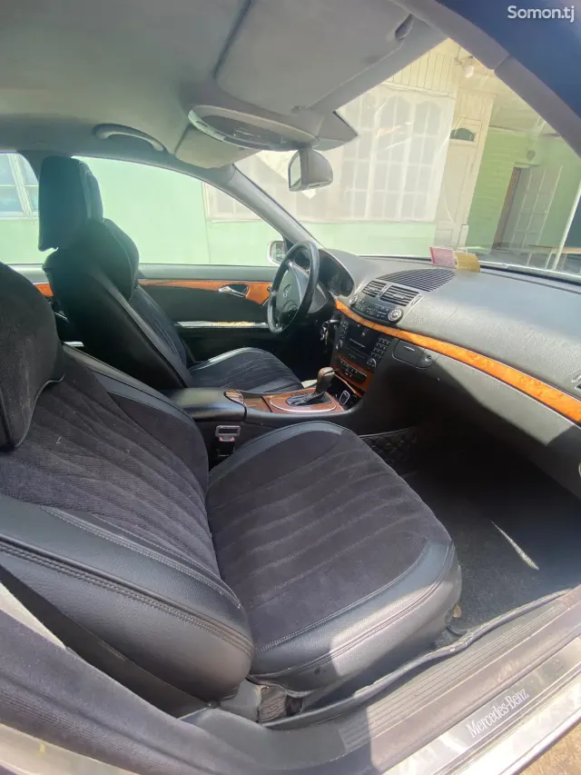 Mercedes-Benz E class 2003 · 2.5 AT