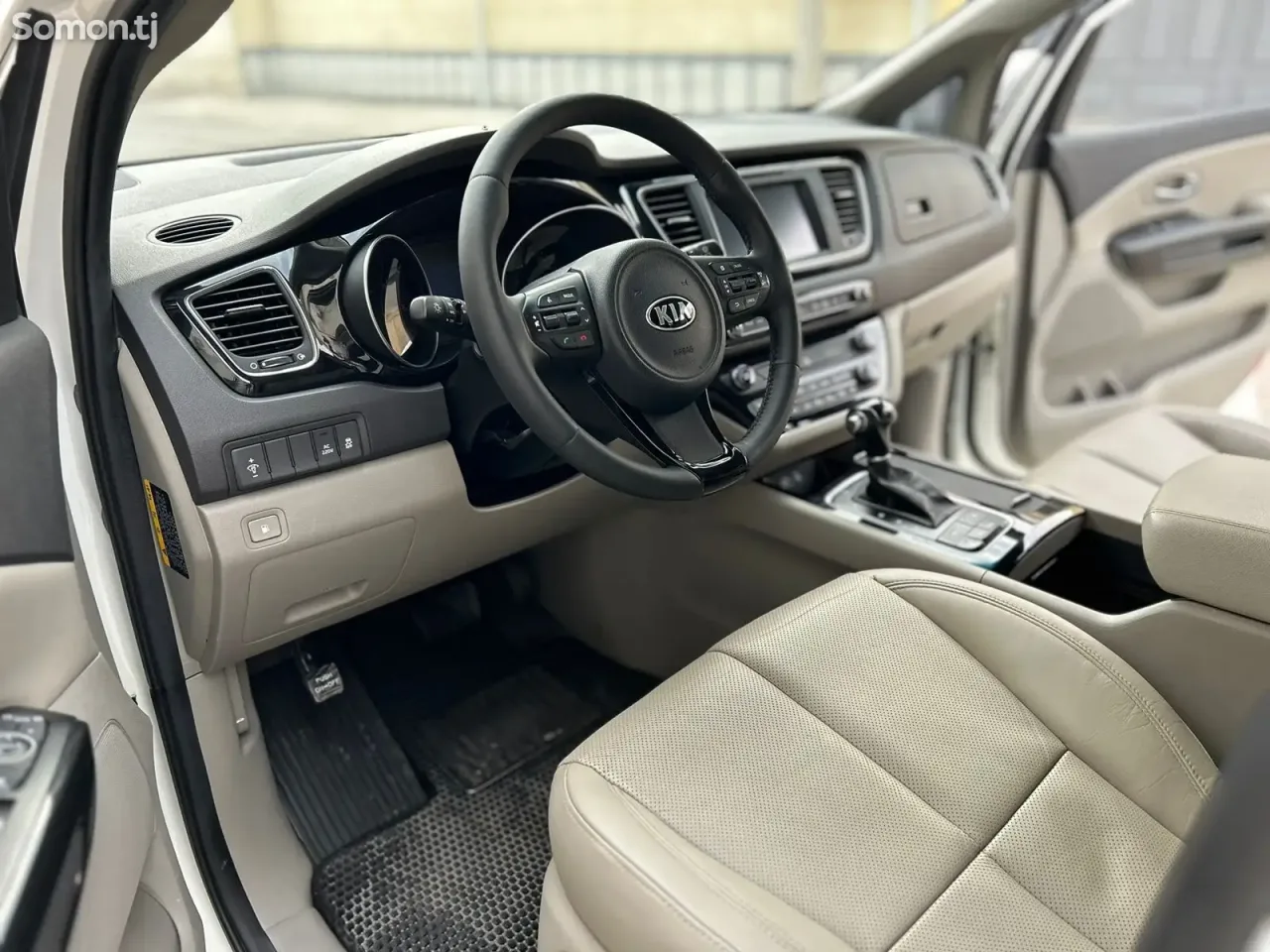 Kia Carnival 2014 · 2.0 AT