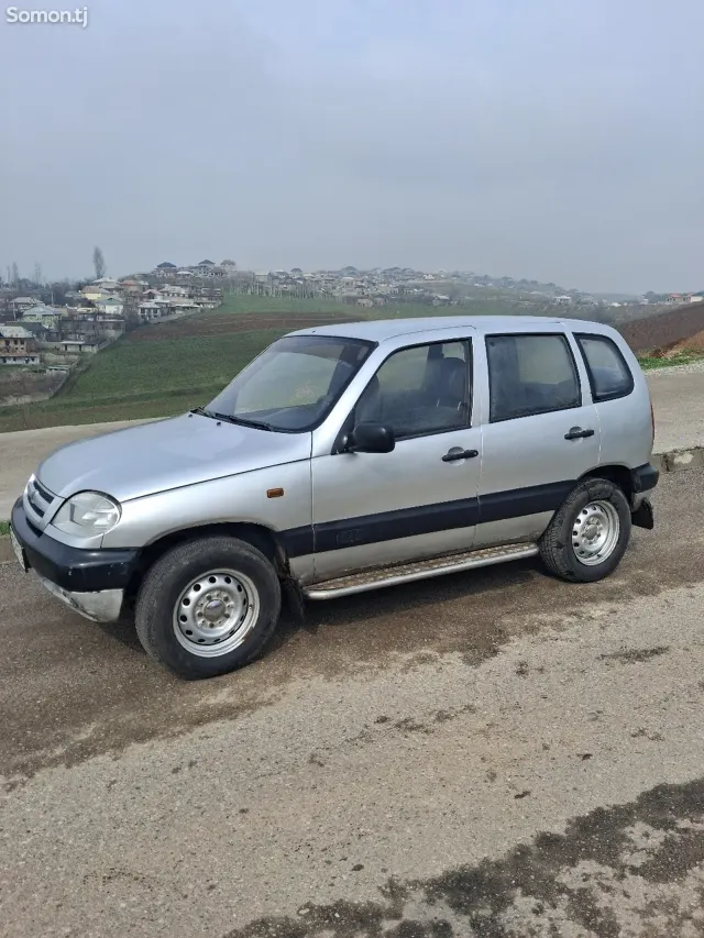 Chevrolet Niva 2005 · 1.7 MT