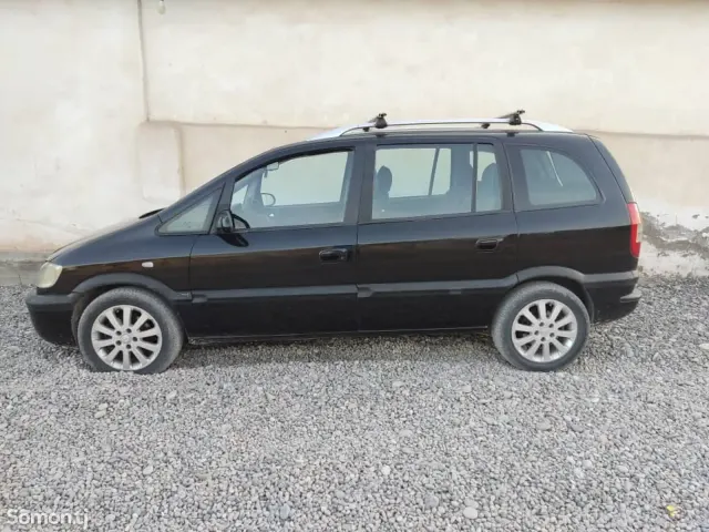 Opel Zafira 2003 · 2.0 MT