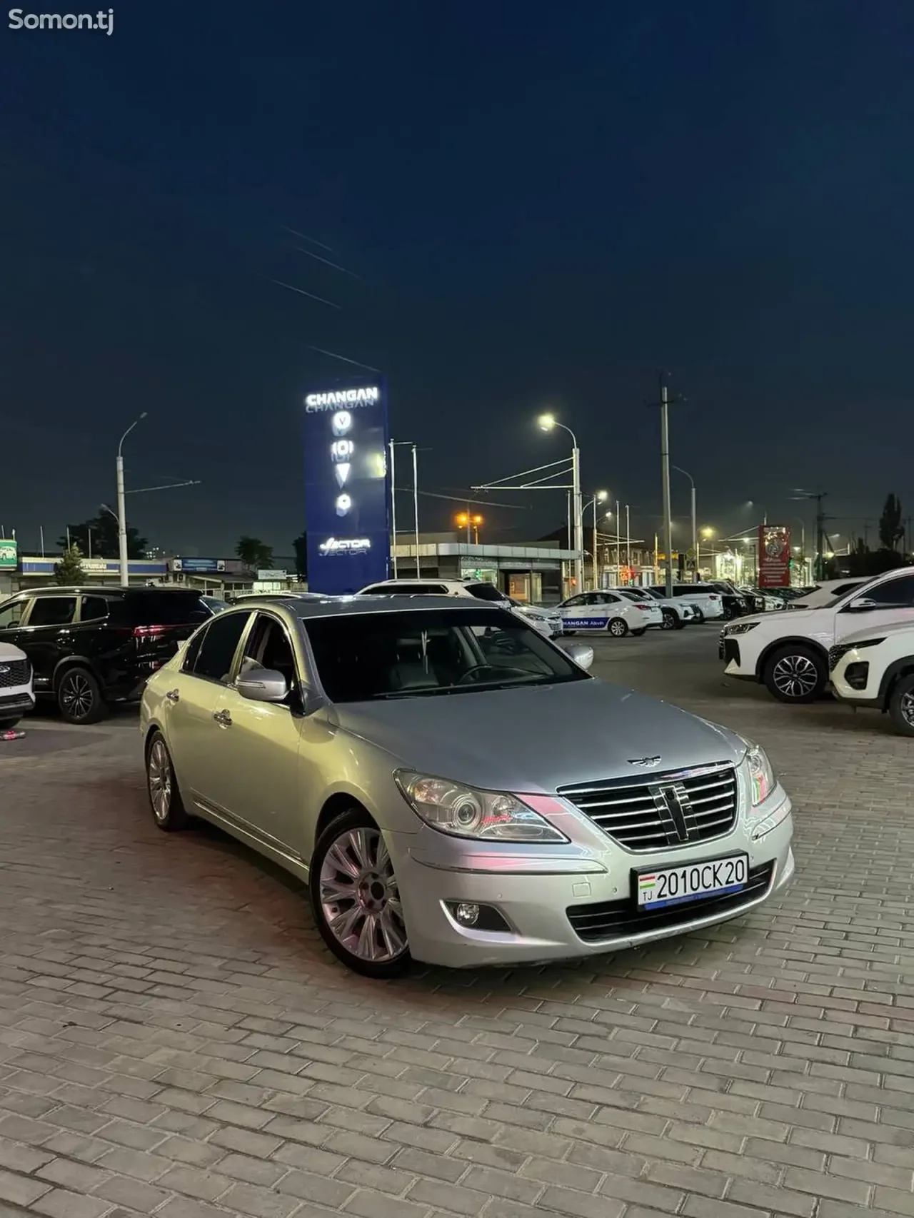 Hyundai Genesis 2008 · 3.8 AT
