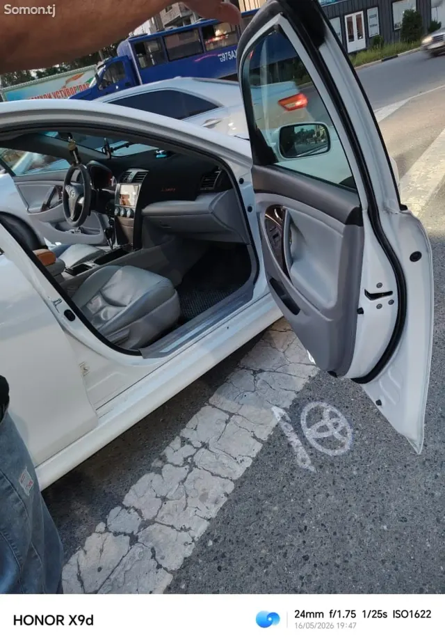 Toyota Camry 2011 · 2.5 AT