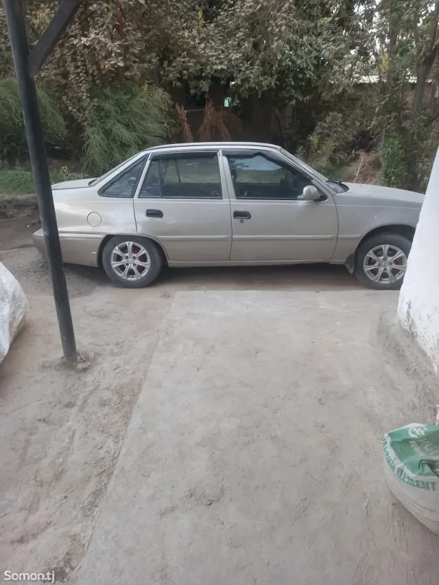 Daewoo Nexia 1995 · 1.6 MT