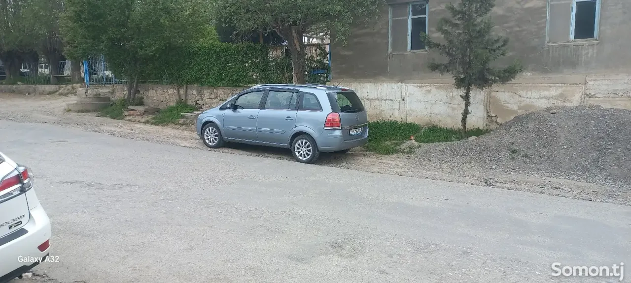 Opel Zafira 2007 · 1.8 MT