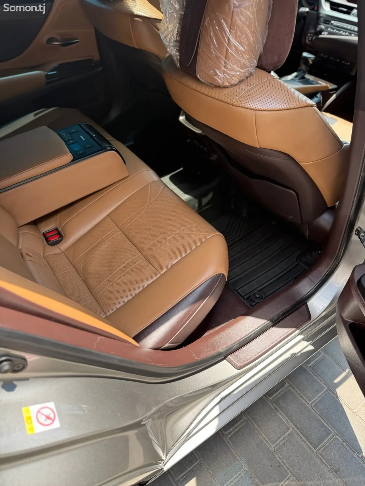 Lexus ES series 2020 · 2.5 AT