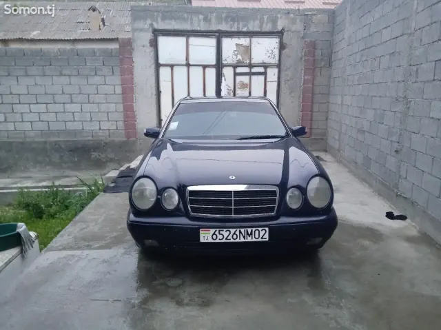 Mercedes-Benz E class 1997 · 2.0 MT